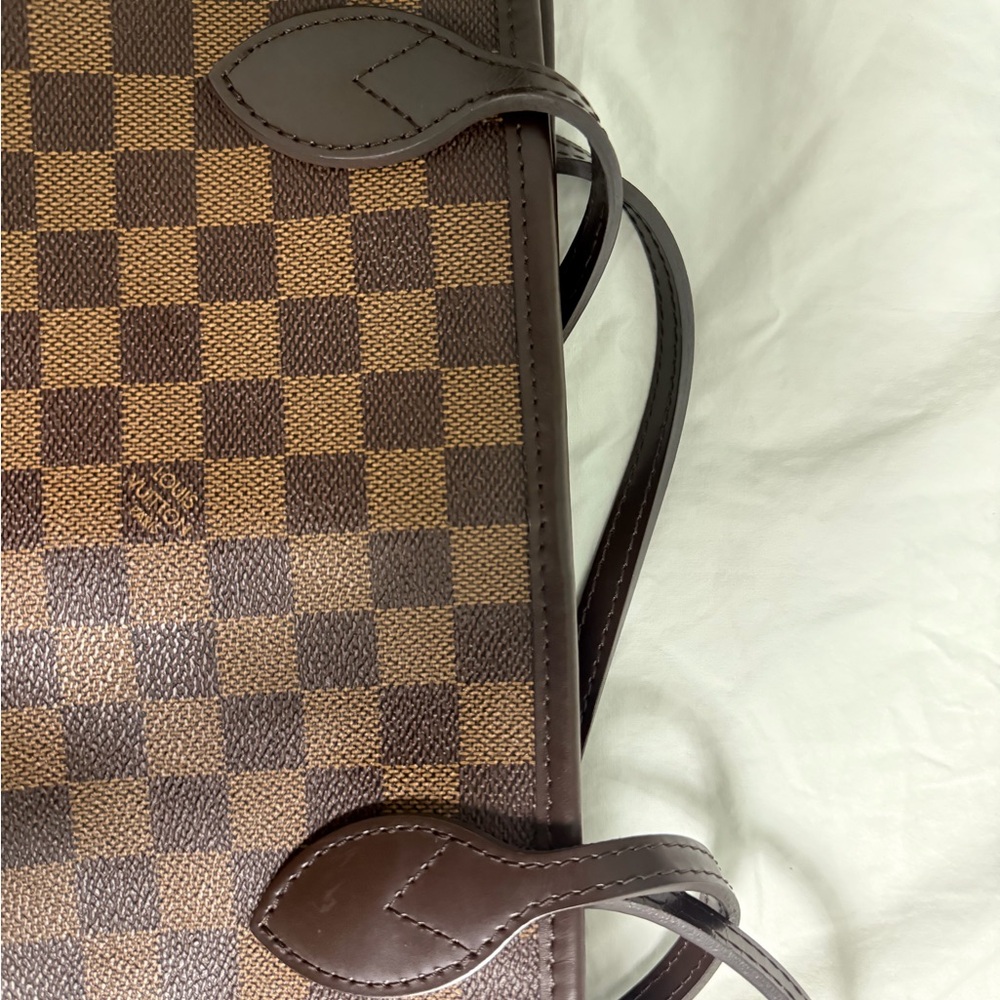 Louis Vuitton Neverfull MM - Picture 10 of 13